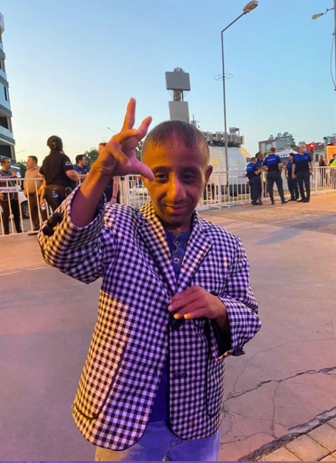 ‘Parmak çocuk’ vefat etti