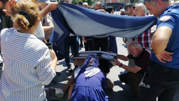 5 yaşındaki Zeynep'i, altında kaldığı otomobili kaldırarak kurtardılar