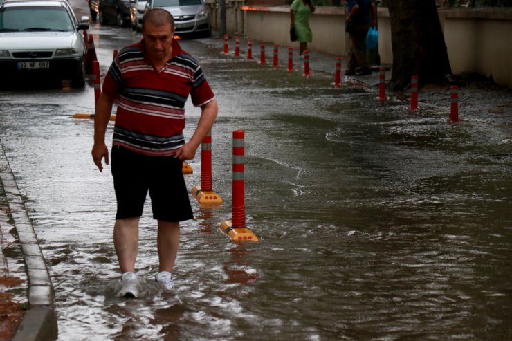 Edirne'de sağanak; evleri su bastı