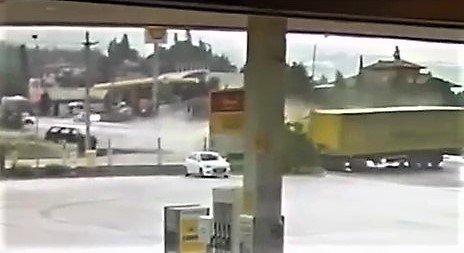 Geri vites hayat kurtardı