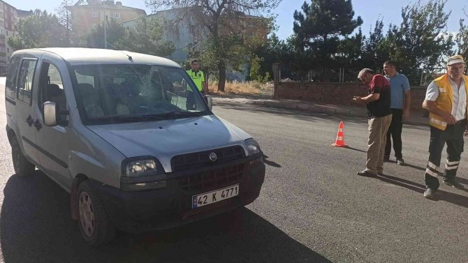 Konya'da hafif ticari aracın çarptığı yaya yaralandı