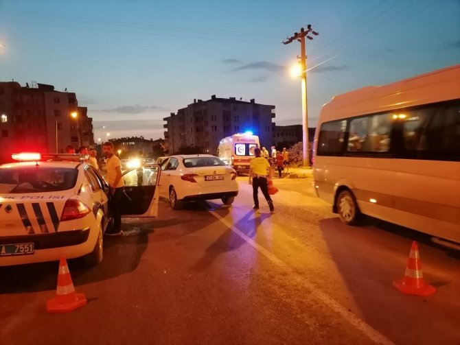 Otomobil, karşıya geçmek isteyen çocuğa çarptı