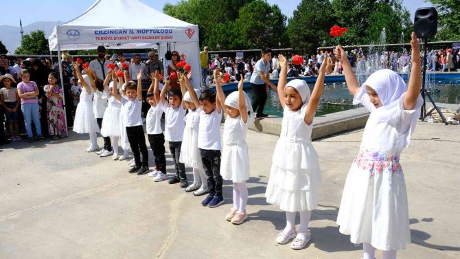 Yaz Kur’an kursu öğrencileri kapanış programında doyasıya eğlendi