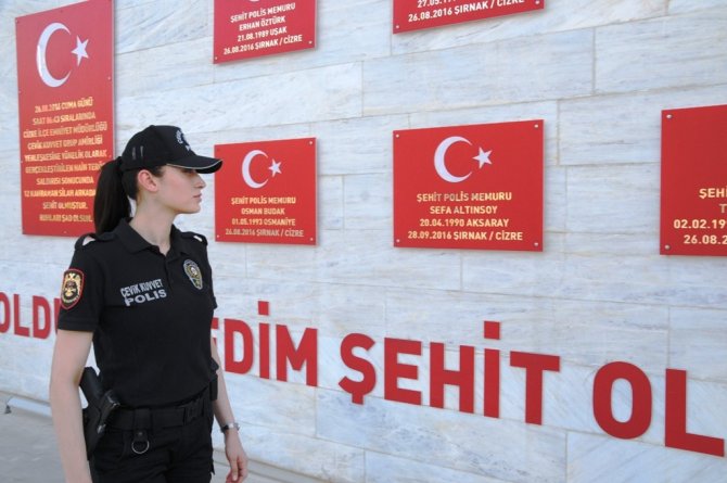 12 polisin adı şehit edildikleri yerde yapılan anıt ve parkta yaşatılıyor