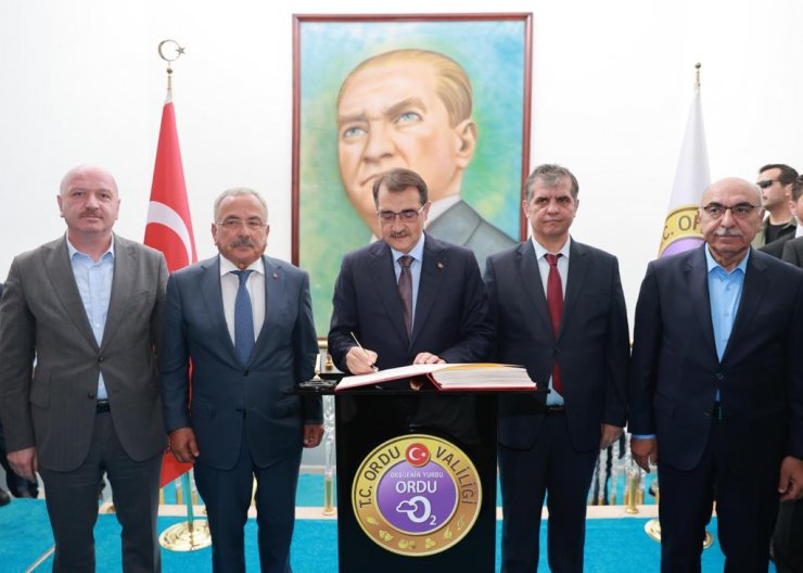 Bakan Dönmez: 2 noktada doğalgaz araması için keşif kuyuları planlıyoruz