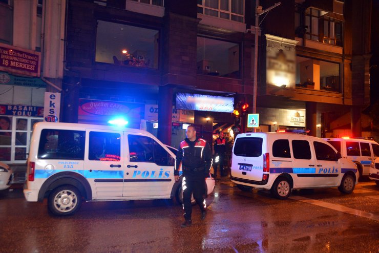 Barı basıp, silahlı kavgada müşteriyi öldürdü, arkadaşının evinde yakalandı