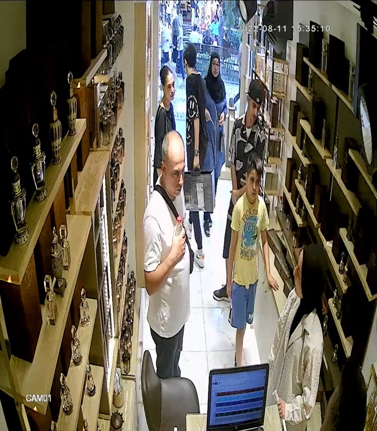 İnternette eşya satanları dolandıran şebeke yakalandı