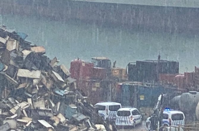 İzmir’de deniz kıyısında erkek cesedi bulundu