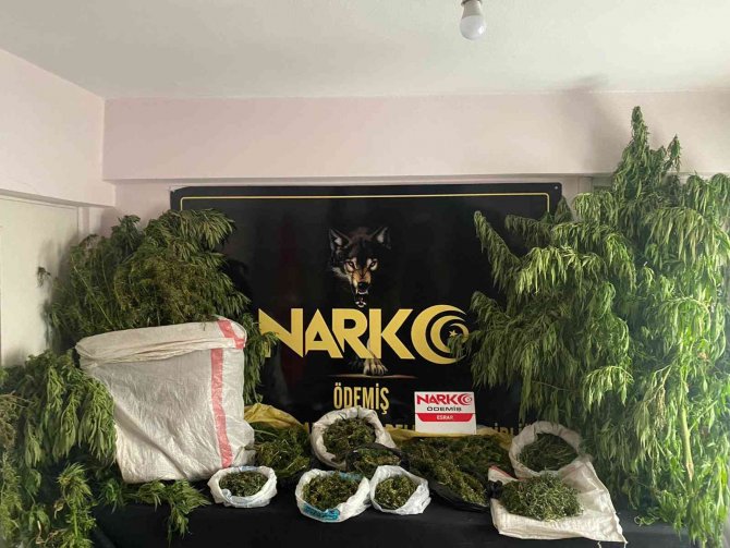 İzmir’de zehir tacirinin adresine dron destekli operasyon