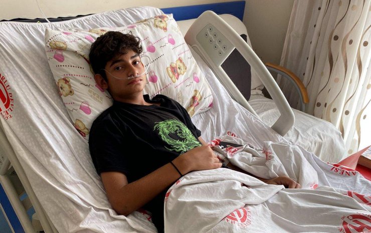 Köpekten kaçan çocuğa aracın çarptı