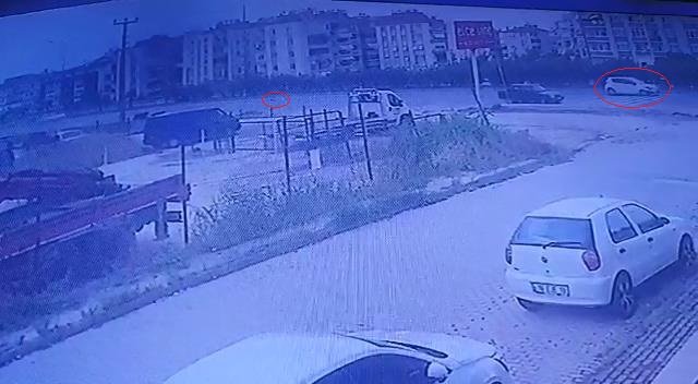 Otomobilin çarptığı yaya öldü; kaza kamerada