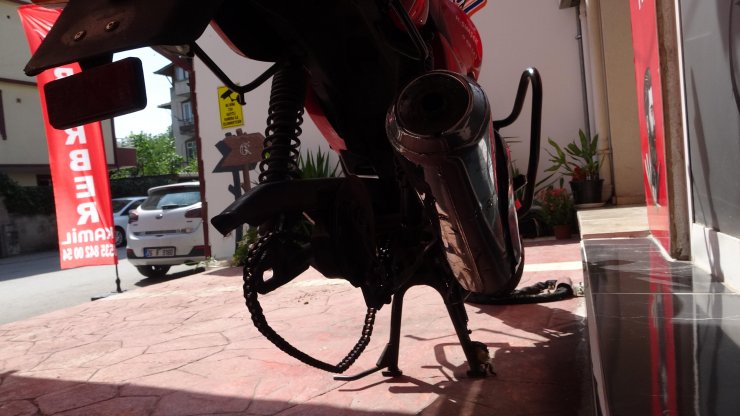 Şehidin hatırası motosikletin tekerleği çalındı