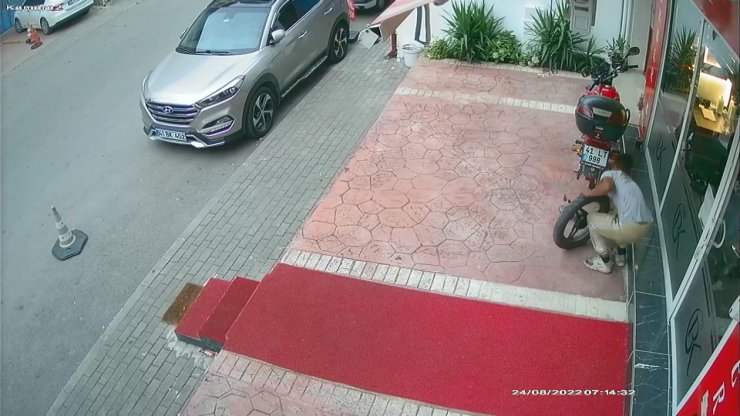 Şehidin hatırası motosikletin tekerleği çalındı