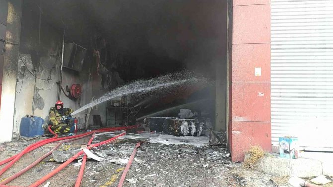 Uşak’ta battaniye fabrikasında yangın