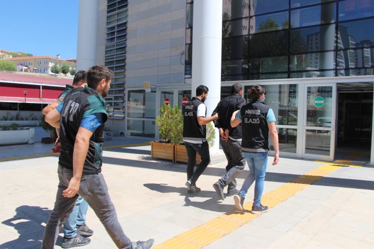 Araçta uyuşturucuyla yakalanan 2 şüpheli tutuklandı