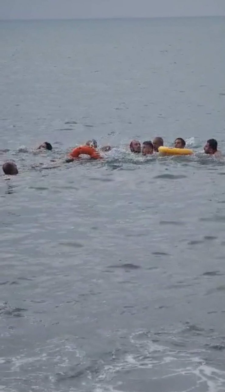 Dalgaların açığa sürüklediği Afganlı boğuldu