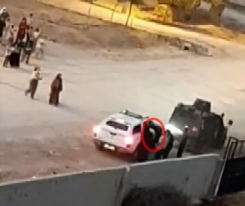 Eşini ve 3 kızını öldüren şüpheliye mahalleliden tepki