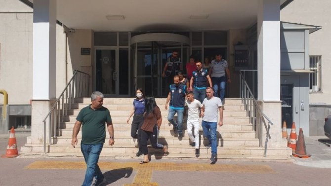 Ev fareleri önce kameraya sonra polise yakalandı