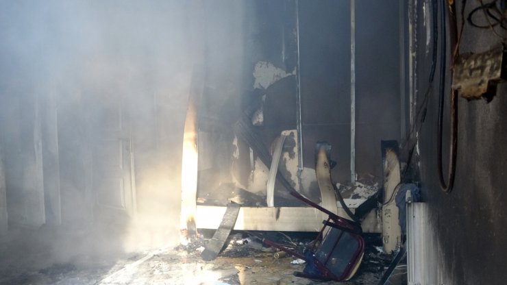 İHH yardım derneği binasında patlama ve ardından yangın çıktı