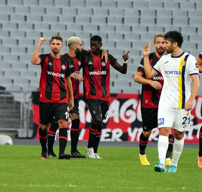 Karagümrük galibiyetle tanıştı