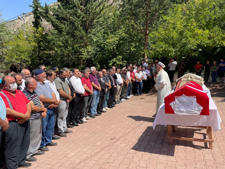 Kazada ölen polis memuru ve eşi toprağa verildi