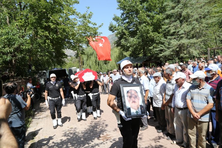 Kazada ölen polis memuru ve eşi toprağa verildi