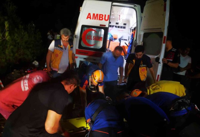 Otomobil şarampole yuvarlandı: 2 ölü