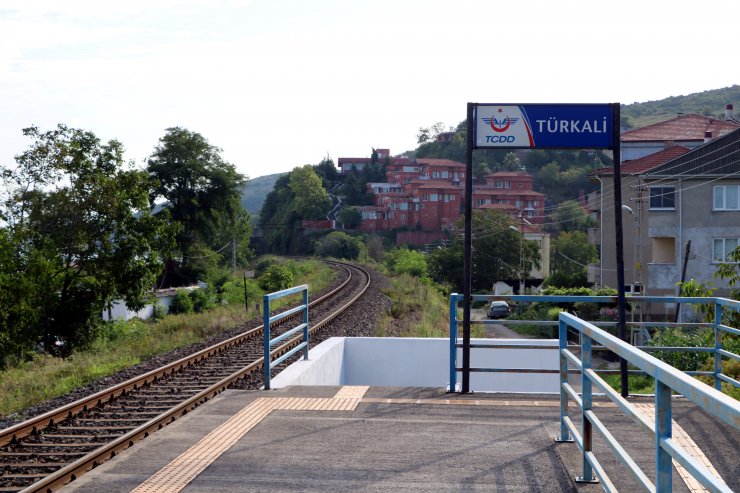 Trenin çarptığı amatör futbolcu hayatını kaybetti