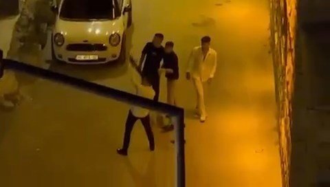 Acemi magandalar pompalıyla sokakta dehşet saçtı