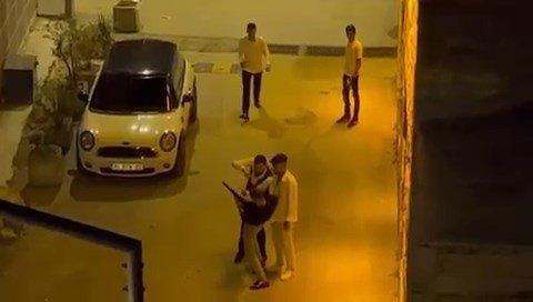 Acemi magandalar pompalıyla sokakta dehşet saçtı