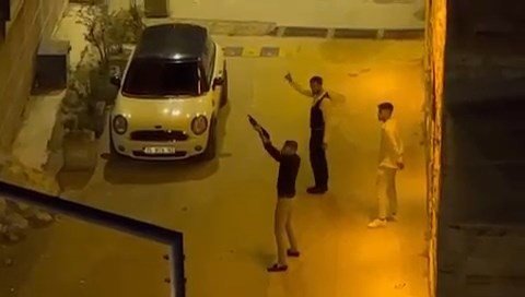 Acemi magandalar pompalıyla sokakta dehşet saçtı