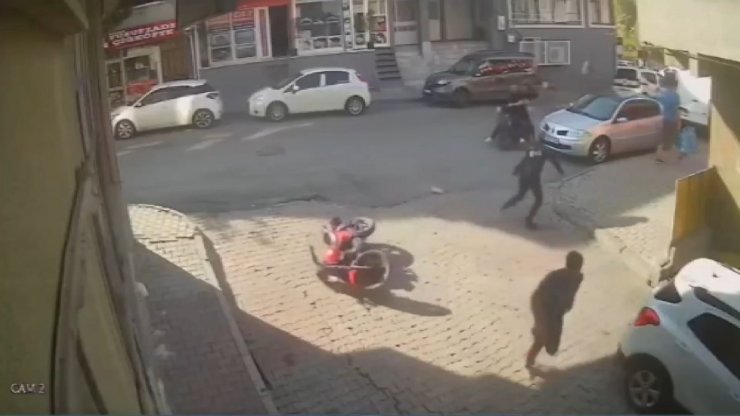 Arnavutköy'de çaldıkları motosikletle sahibine yakalandılar