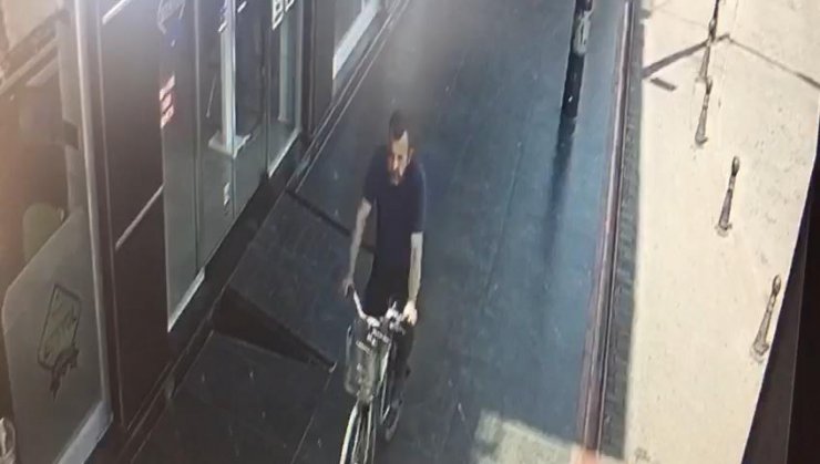 Genç kıza iğrenç taciz