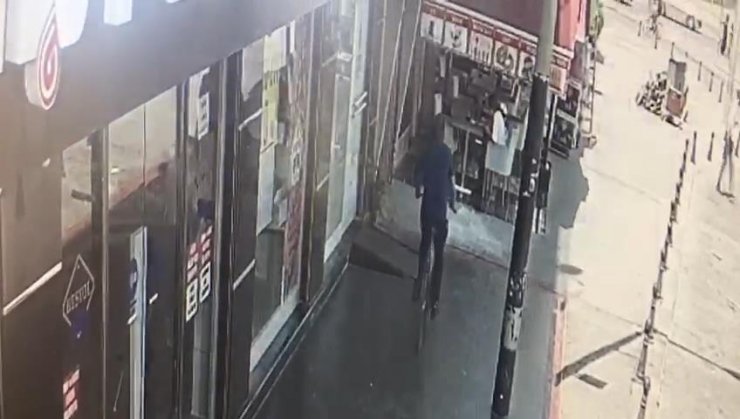 Genç kıza iğrenç taciz