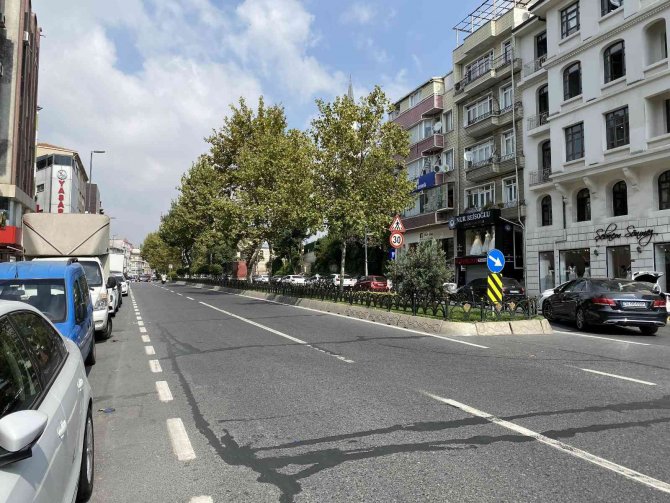 Kendilerini almayan taksiciye saldırdılar, o anlar kamerada