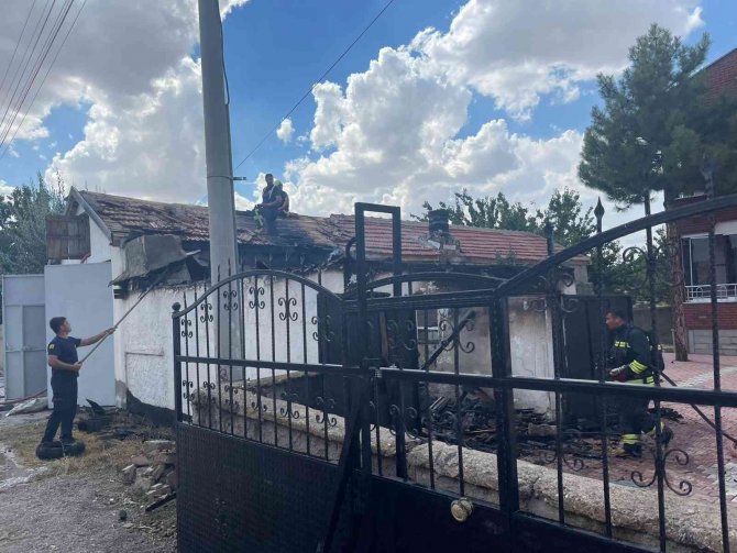 Konya'daki evde tüp, bomba gibi patladı!