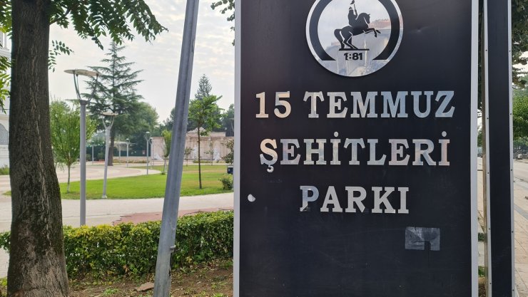 Selçuklu dönemini temsil eden asker heykelinin mızrağı çalındı