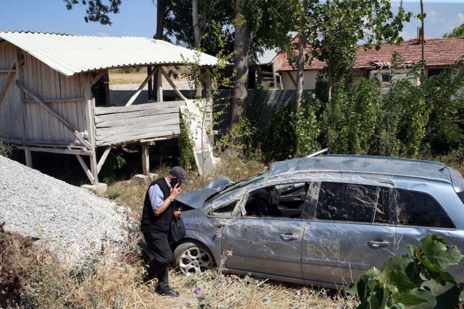 Tokat'ta devrilen otomobildeki 3 kişi yaralandı