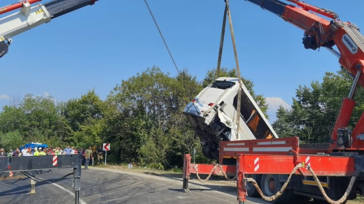 Tur otobüsü devrildi! 5 ölü, 38 yaralı