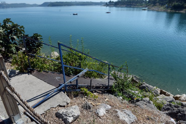 Yüzen barakadan ve kıyıdan göle giren 2 kişinin cesetleri bulundu