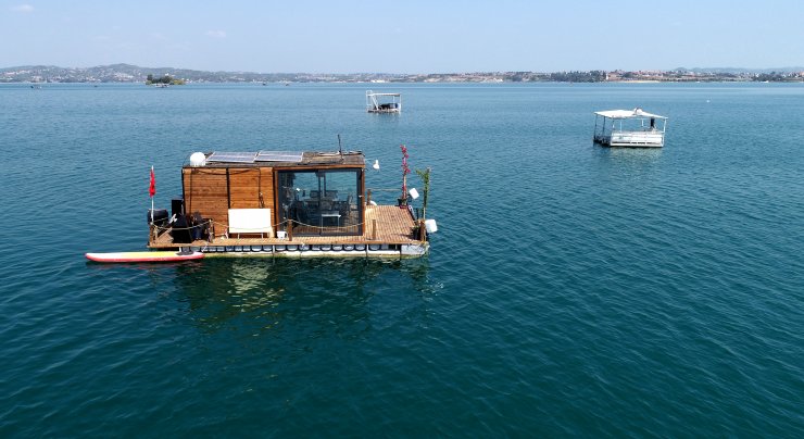 Yüzen barakadan ve kıyıdan göle giren 2 kişinin cesetleri bulundu