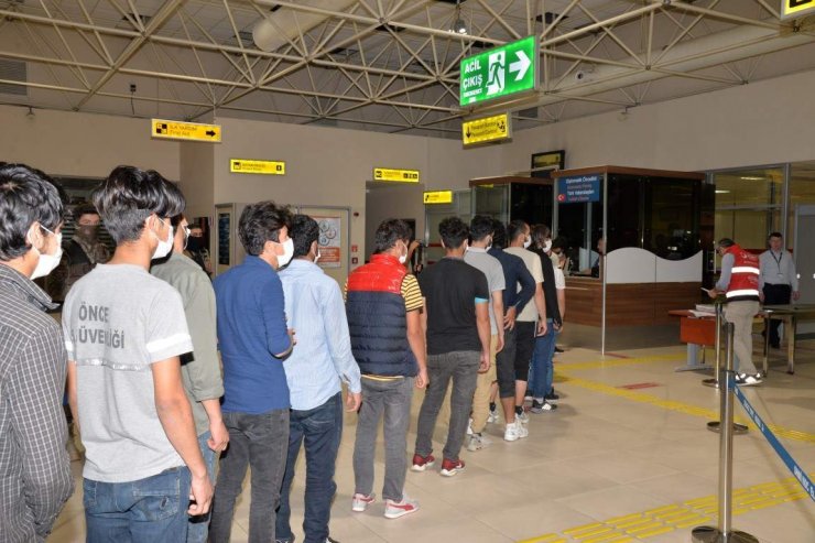 401 kaçak göçmene sınır dışı