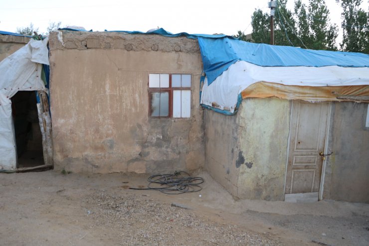 6 çocuklu annenin toprak evde 20 yıllık yaşam mücadelesi