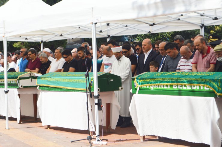 Bursa'daki tur otobüsü kazasında ölen 5 kişi, toprağa verildi