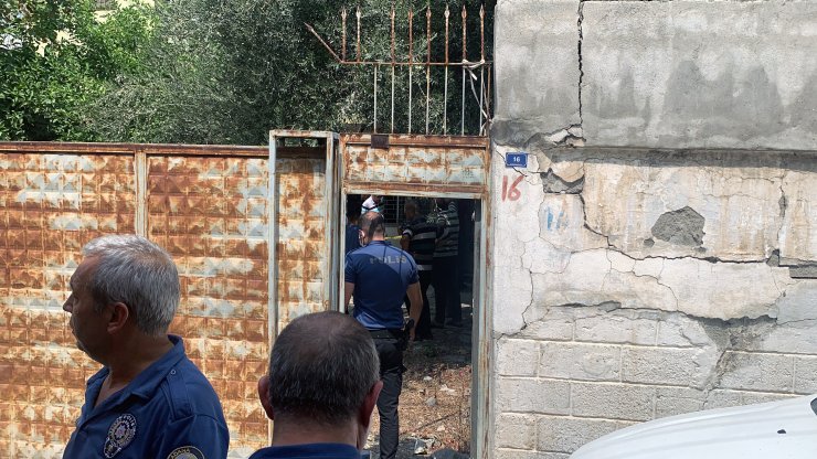 Cinayeti, cesedin üzerine örtülen kırmızı örtü aydınlattı