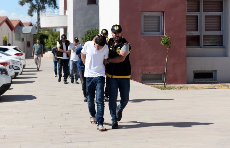 Cinayeti, cesedin üzerine örtülen kırmızı örtü aydınlattı