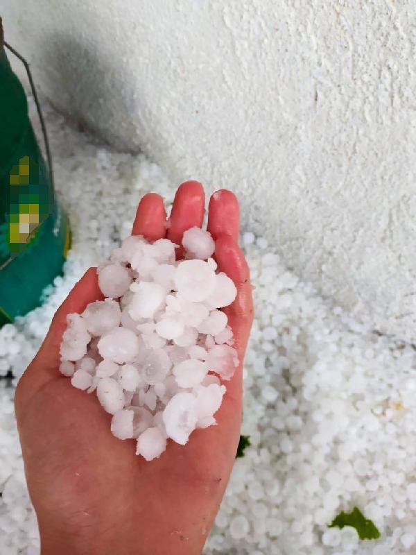 Dolu ve fırtınada cami minaresi hasar gördü