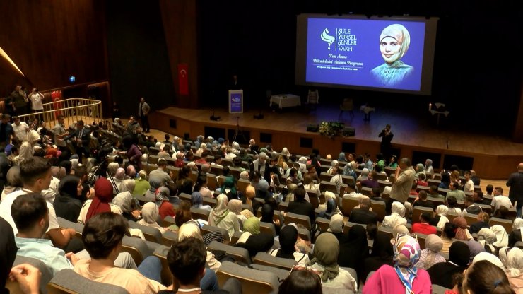 Emine Erdoğan: Milli değerleri hedef alan küresel ideolojilerin karşısında duracak olan sizlersiniz