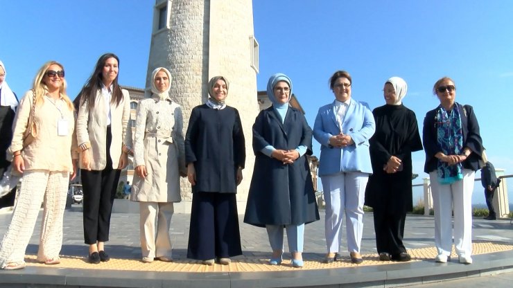 Emine Erdoğan: Milli değerleri hedef alan küresel ideolojilerin karşısında duracak olan sizlersiniz