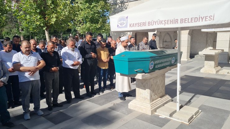 Evde başından vurulan 4 çocuk babası, toprağa verildi